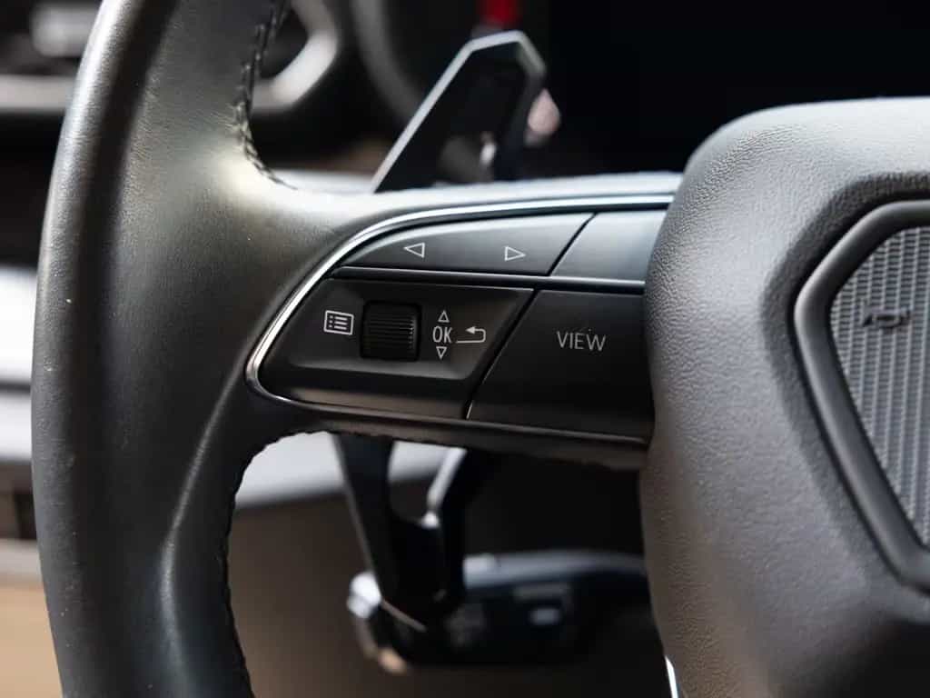 Lamborghini Urus *B&O*Massage*Pano*ALL Black*Garantie 03/2021-photo-25