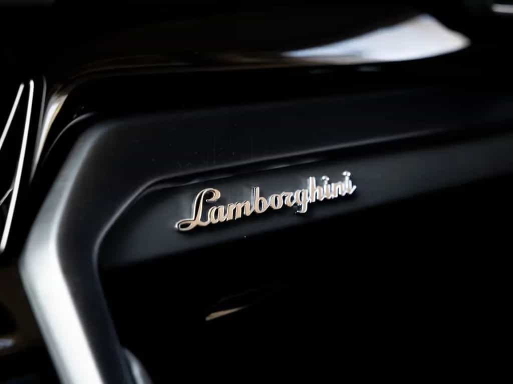 Lamborghini Urus *B&O*Massage*Pano*ALL Black*Garantie 03/2021-photo-30