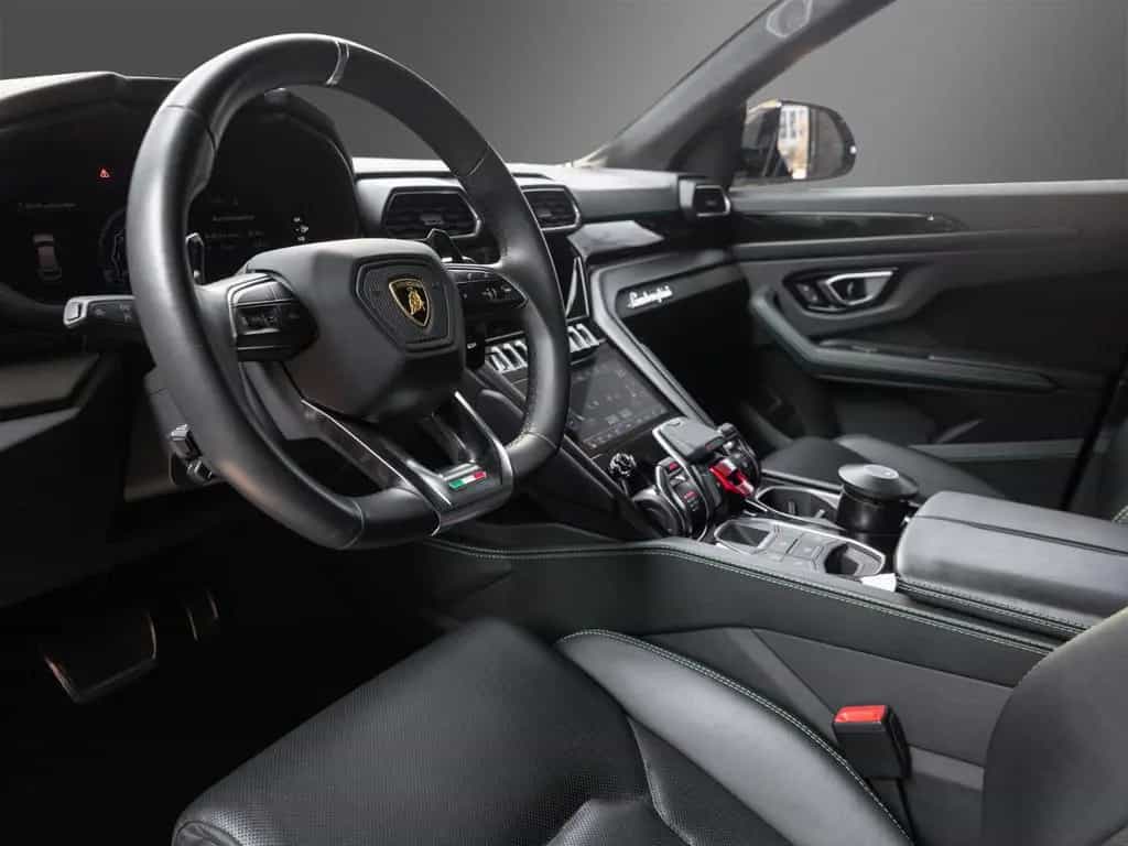 Lamborghini Urus *B&O*Massage*Pano*ALL Black*Garantie 03/2021-photo-4