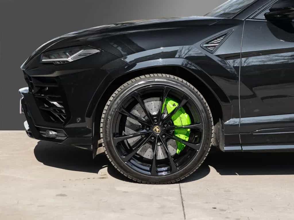 Lamborghini Urus *B&O*Massage*Pano*ALL Black*Garantie 03/2021-photo-9