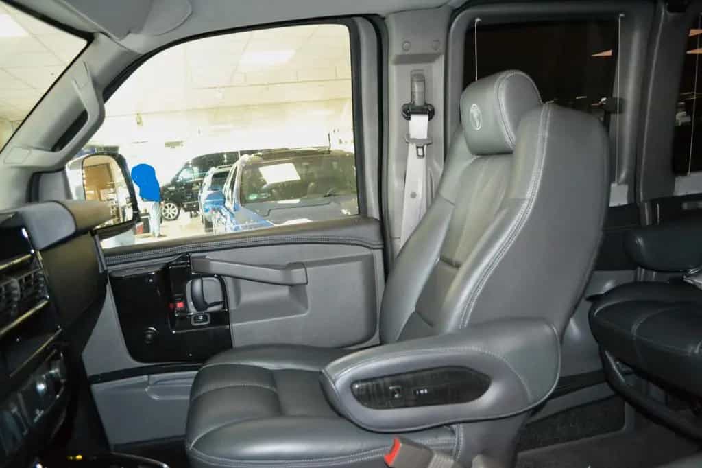 GMC Savana 2500- 6,0 V8 Explorer Limited-9 Sitzer 03/2017-photo-14