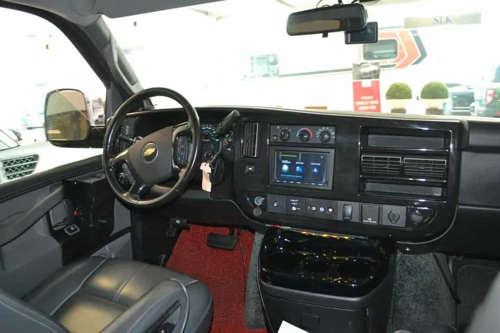 GMC Savana 2500- 6,0 V8 Explorer Limited-9 Sitzer 03/2017-photo-15