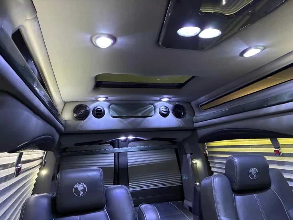 GMC Savana 2500- 6,0 V8 Explorer Limited-9 Sitzer 03/2017-photo-21