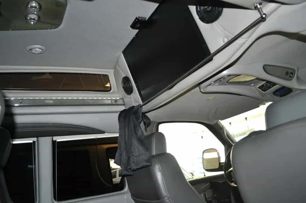 GMC Savana 2500- 6,0 V8 Explorer Limited-9 Sitzer 03/2017-photo-4