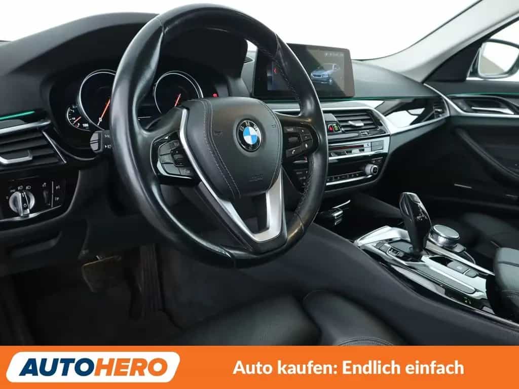 BMW 5 Series 540i xDrive Sport Line Aut.*NAVI*LED*HUD*CAM* 08/2017-photo-10