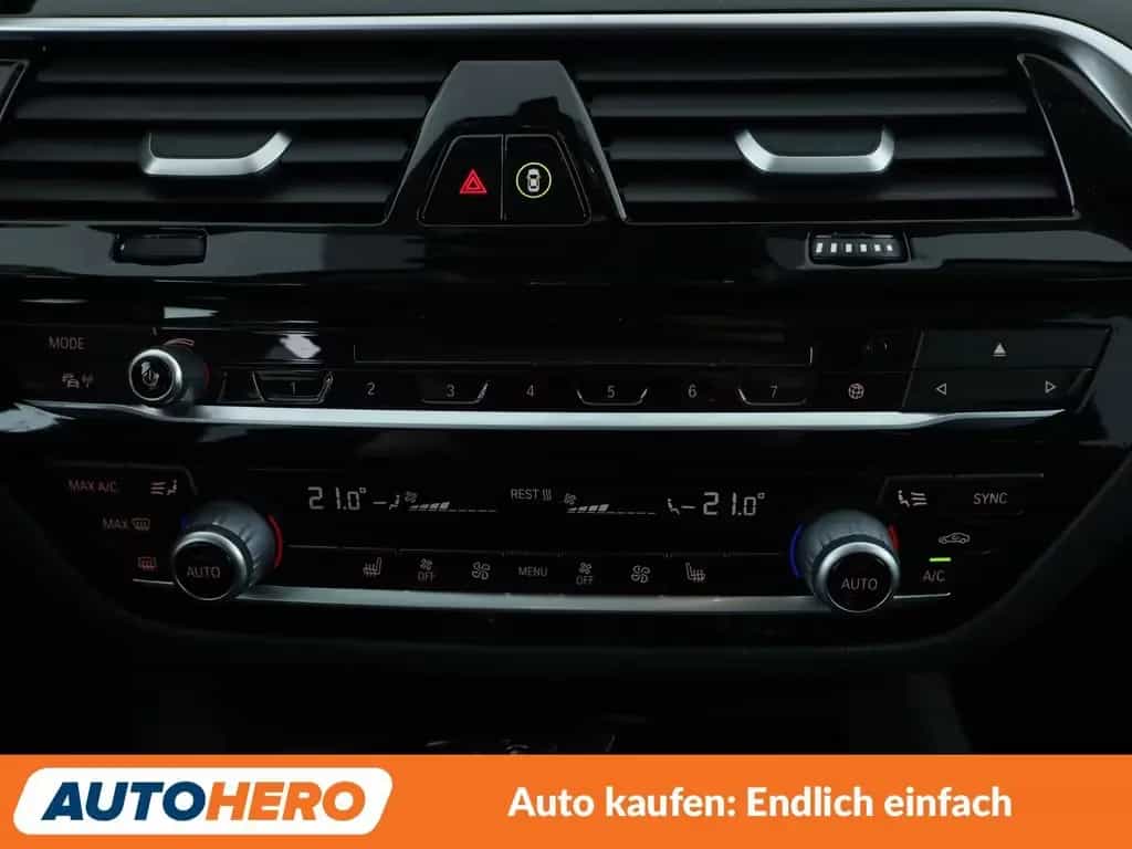 BMW 5 Series 540i xDrive Sport Line Aut.*NAVI*LED*HUD*CAM* 08/2017-photo-22