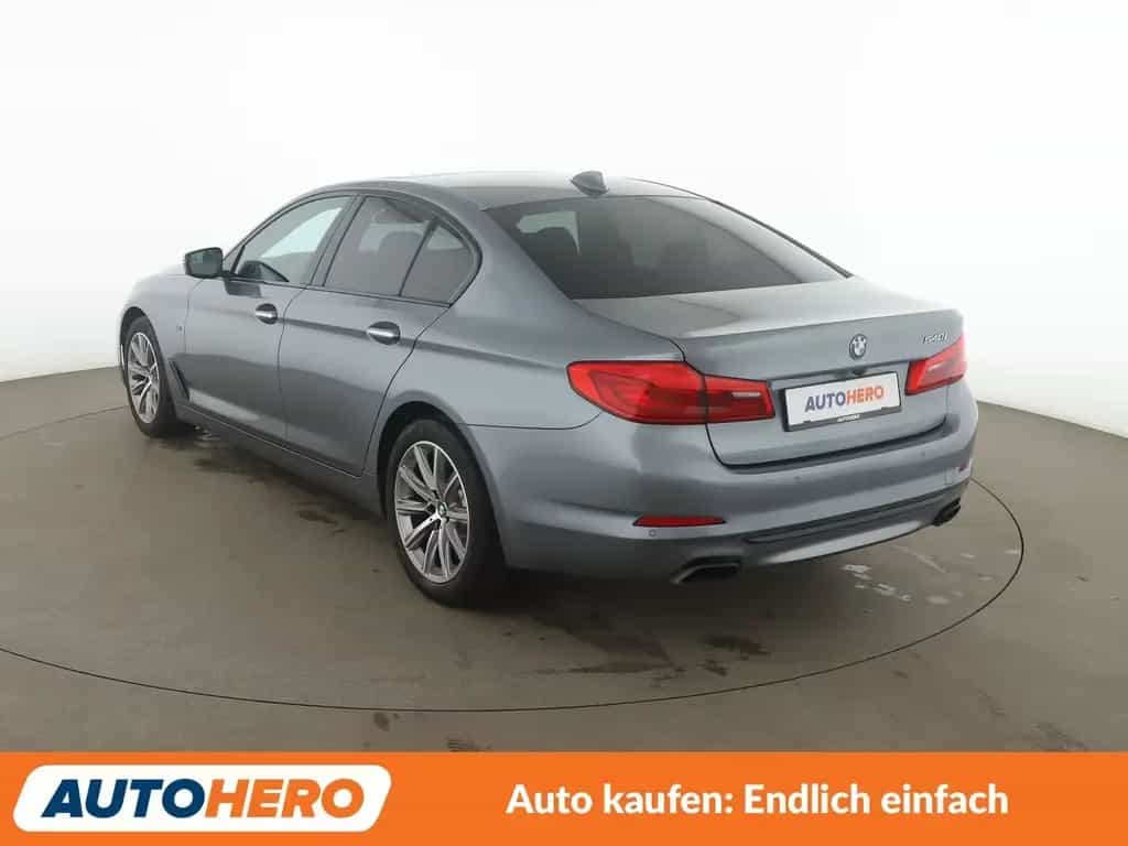 BMW 5 Series 540i xDrive Sport Line Aut.*NAVI*LED*HUD*CAM* 08/2017-photo-3
