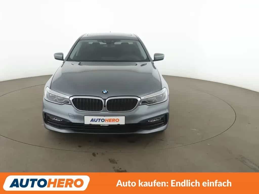 BMW 5 Series 540i xDrive Sport Line Aut.*NAVI*LED*HUD*CAM* 08/2017-photo-8