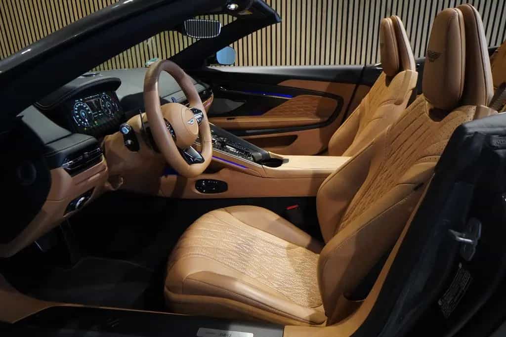 Aston Martin DB12 4.0 V8 Volante*B&W* UPE 299 T€ * 05/2024-photo-4