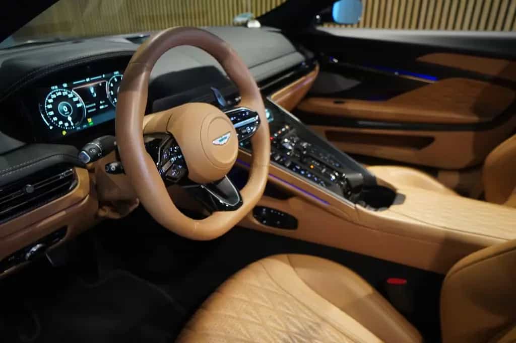 Aston Martin DB12 4.0 V8 Volante*B&W* UPE 299 T€ * 05/2024-photo-5