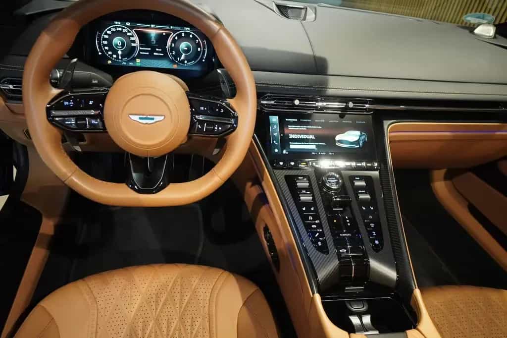 Aston Martin DB12 4.0 V8 Volante*B&W* UPE 299 T€ * 05/2024-photo-6