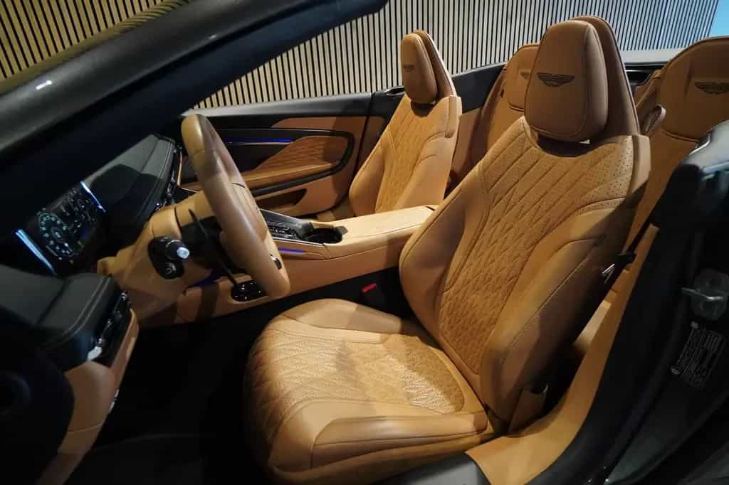 Aston Martin DB12 4.0 V8 Volante*B&W* UPE 299 T€ * 05/2024-photo-8