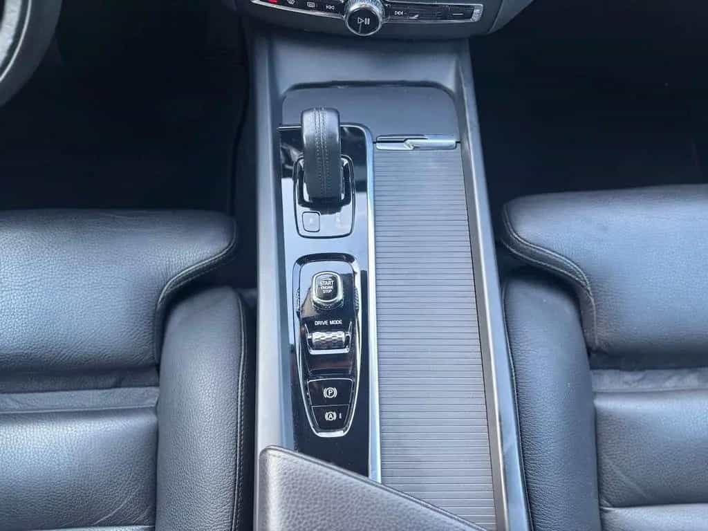 Volvo XC60 B4 D Geartronic Momentum Pro 06/2021-photo-25