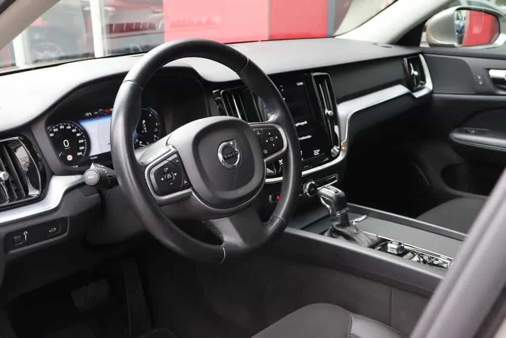 Volvo V60 2.0 D4 Momentum Pro | Origineel NL | Trekhaa 01/2020-photo-4