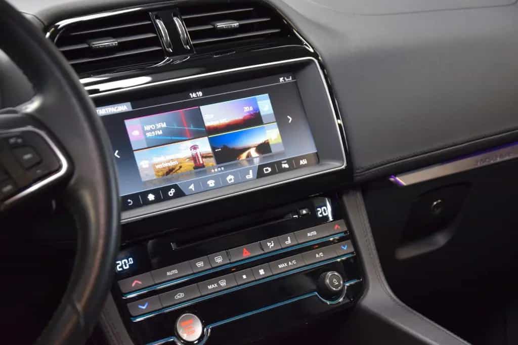 Jaguar F-Pace 35t AWD V6 Prestige Autom Panoramadach 04/2017-photo-7