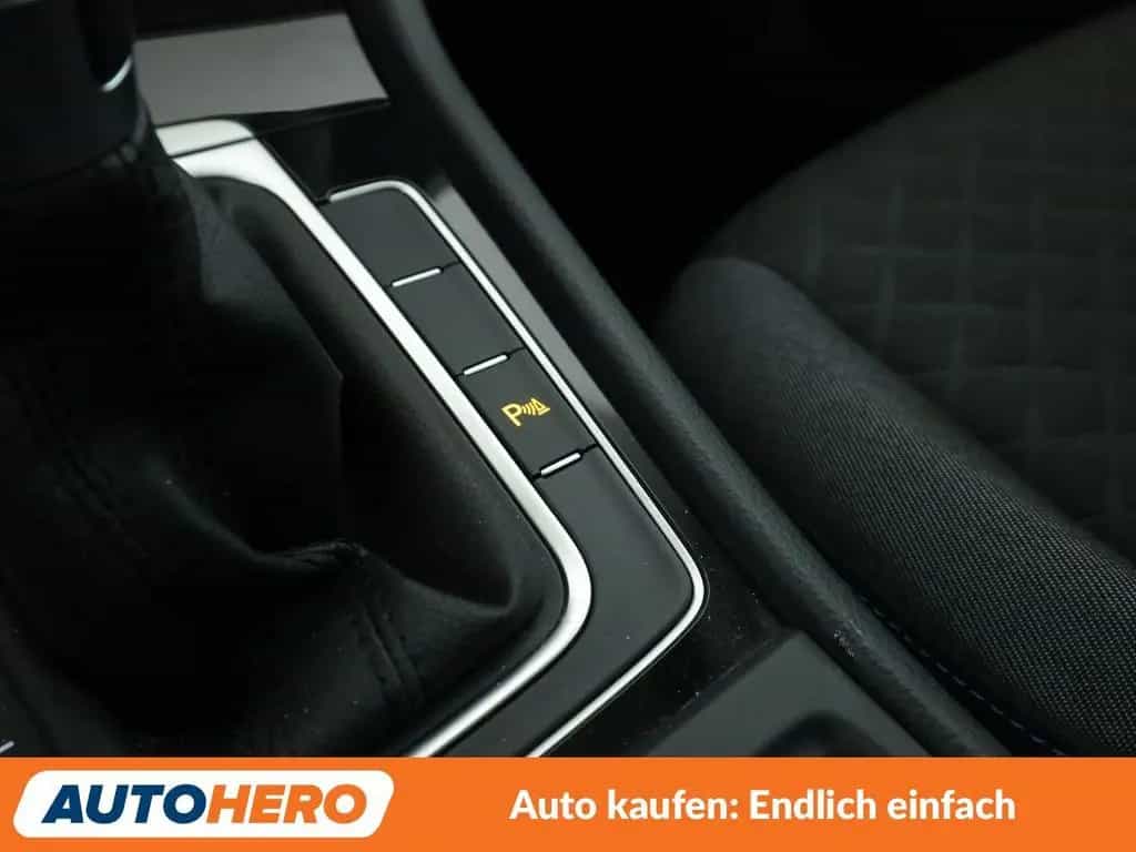 Volkswagen Golf VII 1.0 TSI Join Aut*NAVI*PDC*SHZ*ALU*KLIMA 05/2018-photo-25