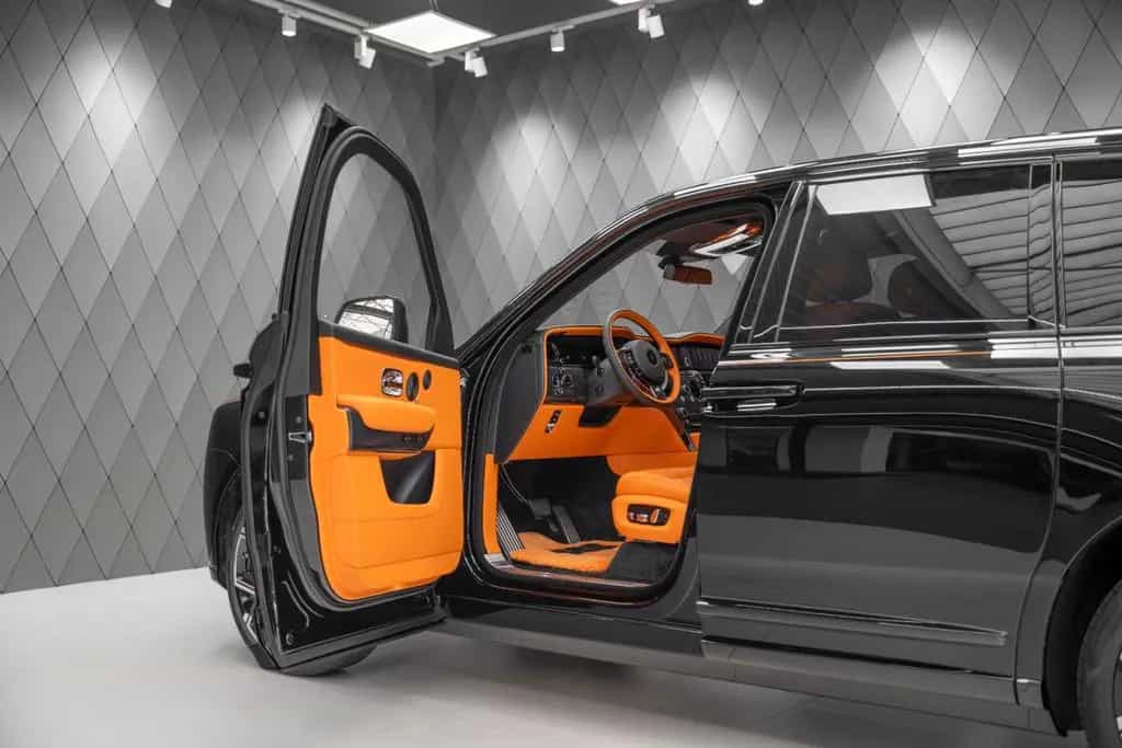 Rolls-Royce Cullinan BLACK BADGE 2026 BLACK/ORANGE 4 SEATS 03/2026-photo-11