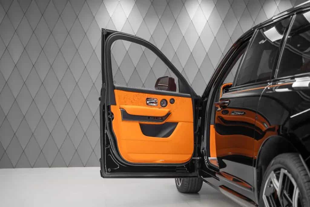 Rolls-Royce Cullinan BLACK BADGE 2026 BLACK/ORANGE 4 SEATS 03/2026-photo-12