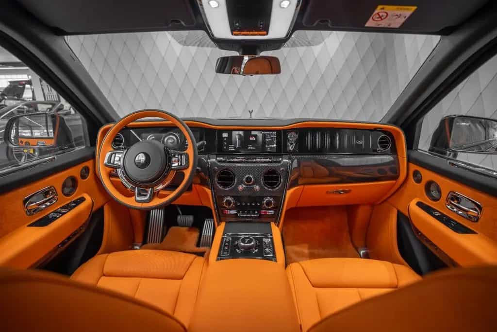 Rolls-Royce Cullinan BLACK BADGE 2026 BLACK/ORANGE 4 SEATS 03/2026-photo-18