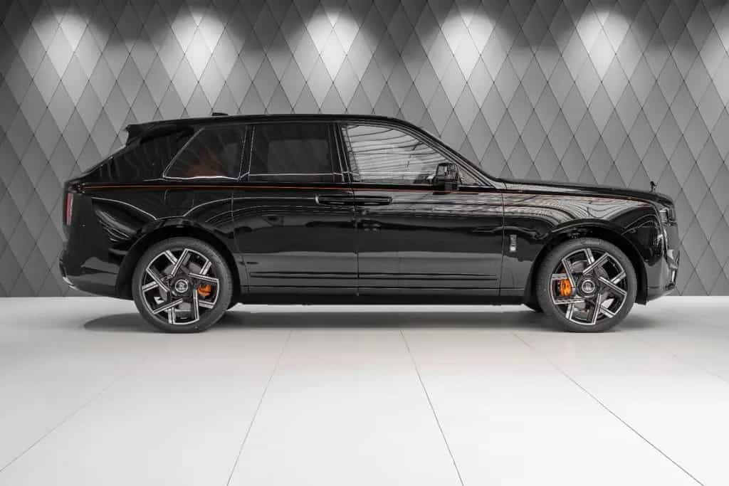 Rolls-Royce Cullinan BLACK BADGE 2026 BLACK/ORANGE 4 SEATS 03/2026-photo-2