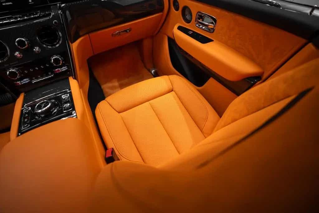 Rolls-Royce Cullinan BLACK BADGE 2026 BLACK/ORANGE 4 SEATS 03/2026-photo-24