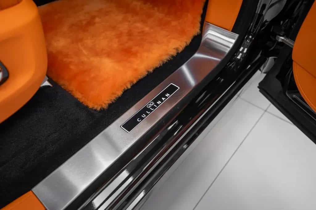 Rolls-Royce Cullinan BLACK BADGE 2026 BLACK/ORANGE 4 SEATS 03/2026-photo-26