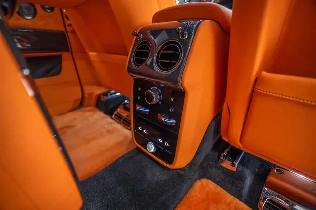 Rolls-Royce Cullinan BLACK BADGE 2026 BLACK/ORANGE 4 SEATS 03/2026-photo-29