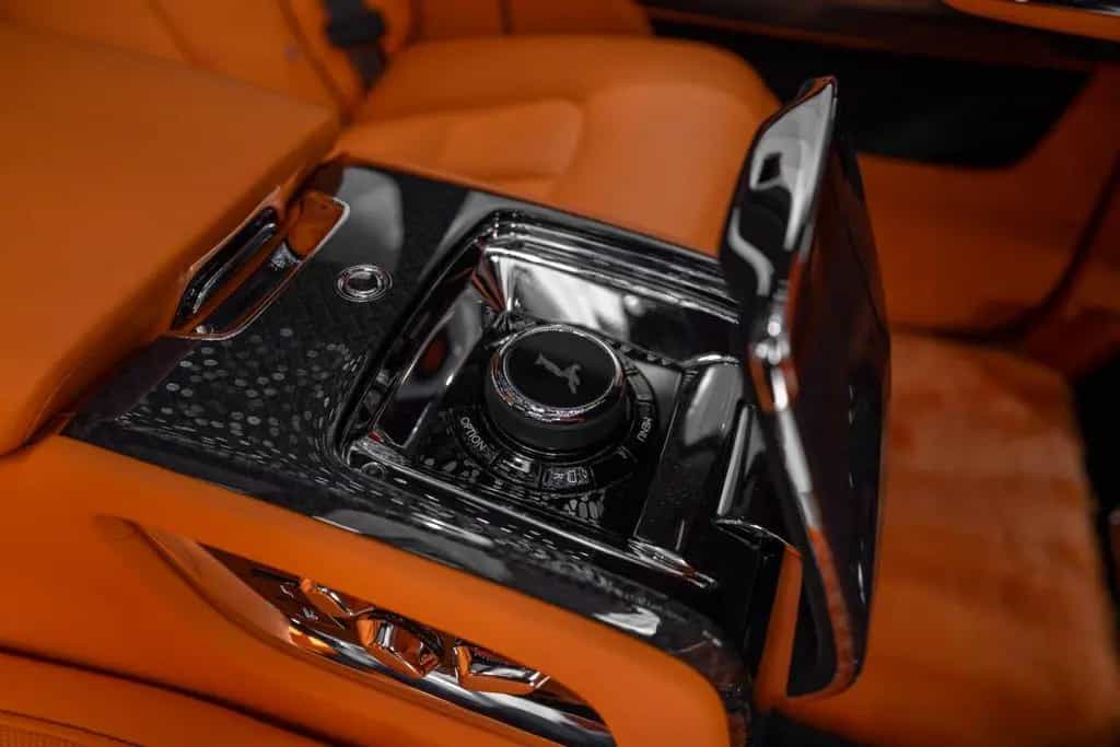 Rolls-Royce Cullinan BLACK BADGE 2026 BLACK/ORANGE 4 SEATS 03/2026-photo-30