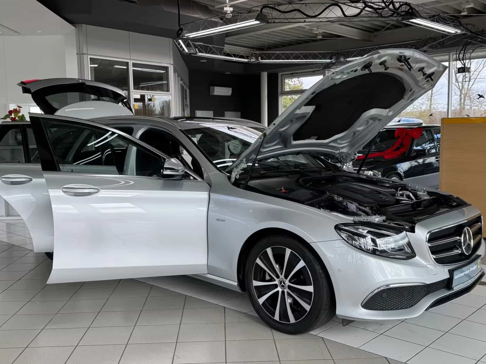 Mercedes-Benz E-Class 220 02/2020-photo-11