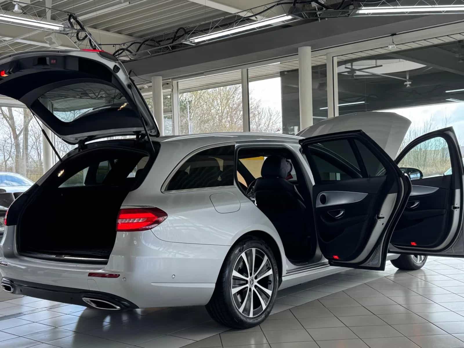 Mercedes-Benz E-Class 220 02/2020-photo-12