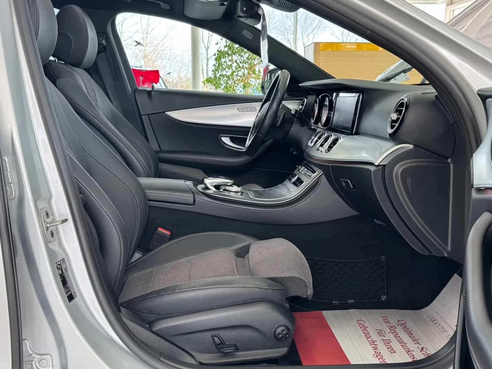 Mercedes-Benz E-Class 220 02/2020-photo-17