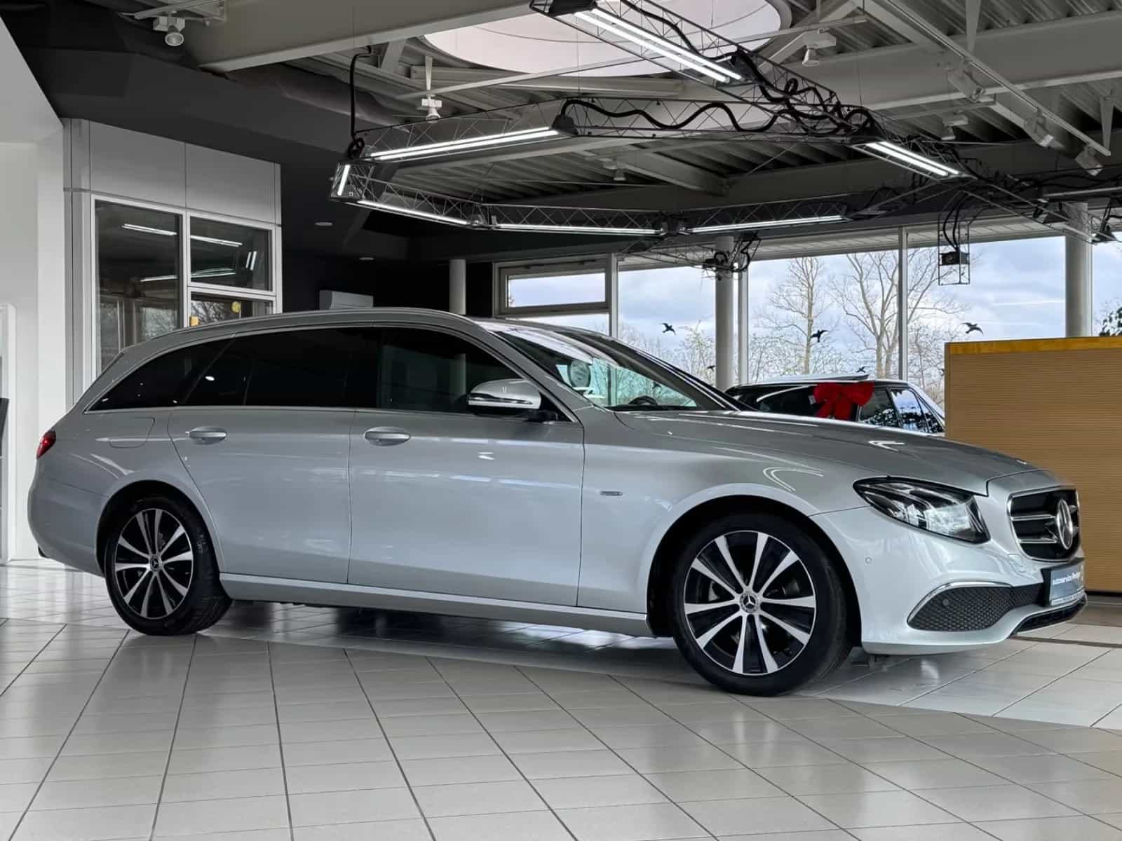 Mercedes-Benz E-Class 220 02/2020-photo-4