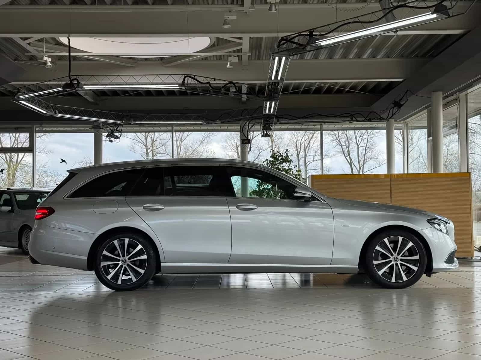 Mercedes-Benz E-Class 220 02/2020-photo-5