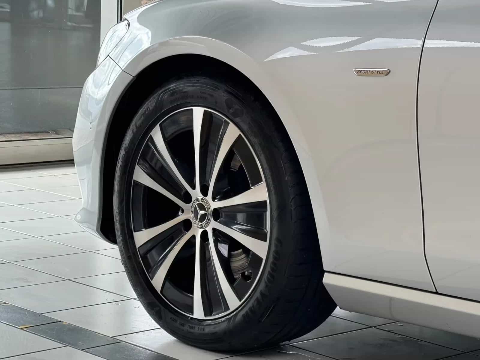 Mercedes-Benz E-Class 220 02/2020-photo-8