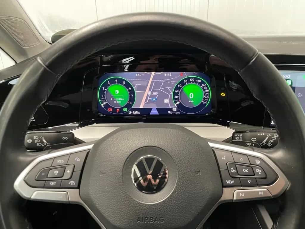 Volkswagen Golf VIII Variant Life 1.0 eTSI DSG RFK NAVI TRA 10/2022-photo-13