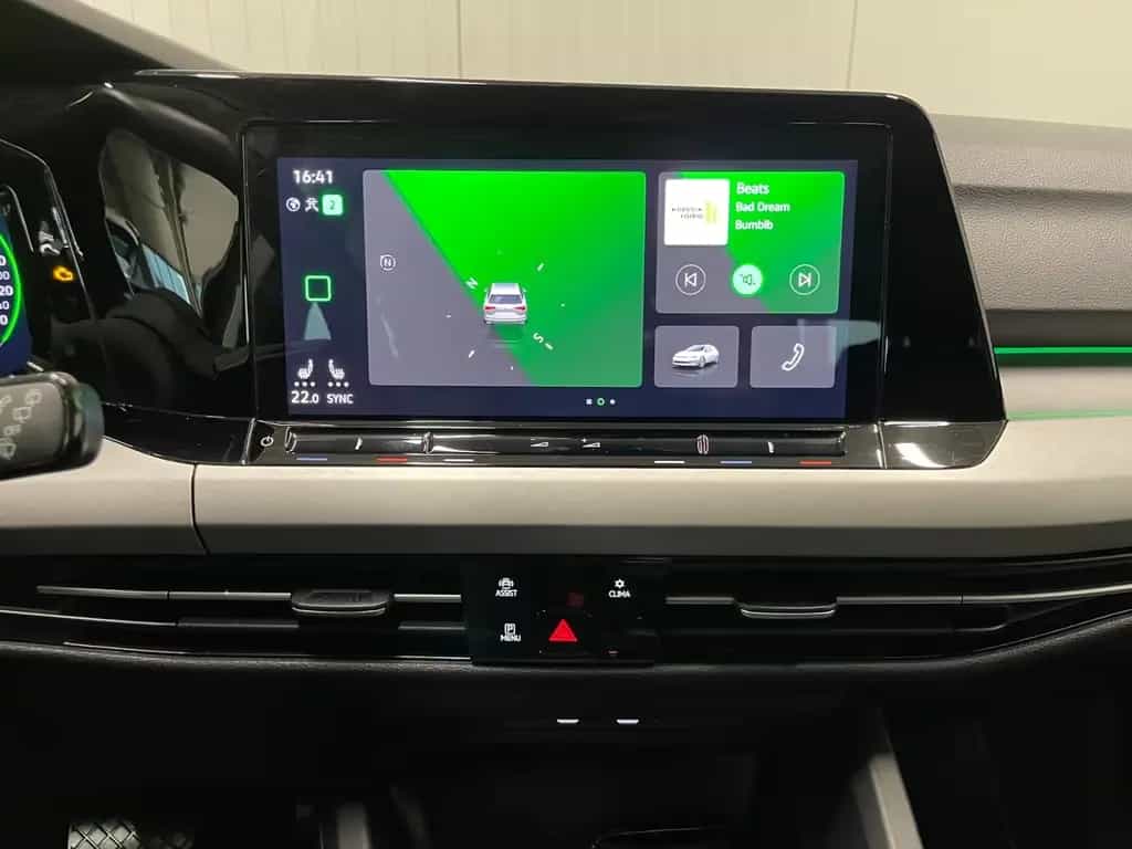 Volkswagen Golf VIII Variant Life 1.0 eTSI DSG RFK NAVI TRA 10/2022-photo-16