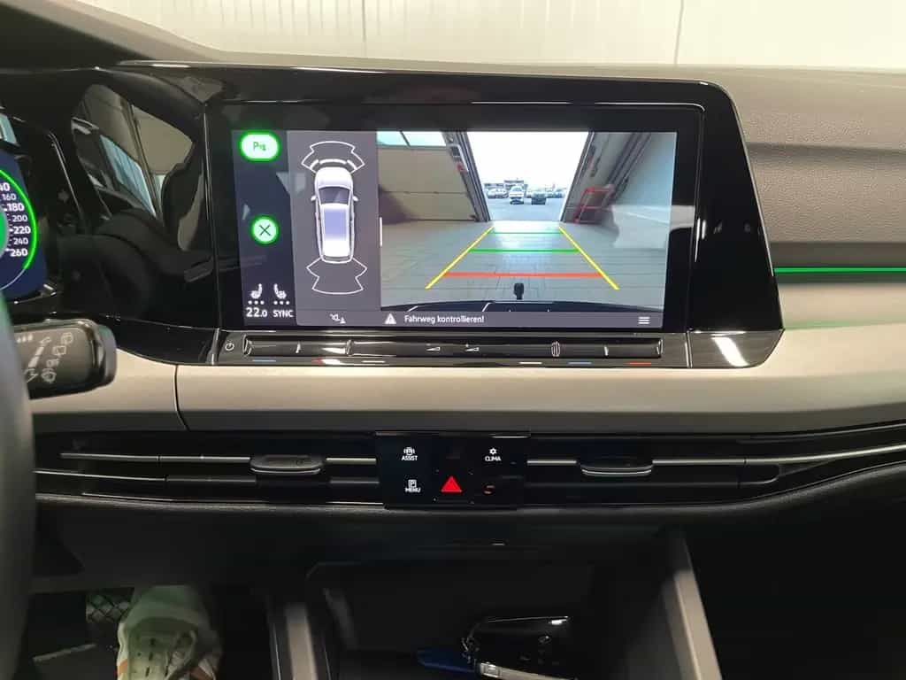 Volkswagen Golf VIII Variant Life 1.0 eTSI DSG RFK NAVI TRA 10/2022-photo-17