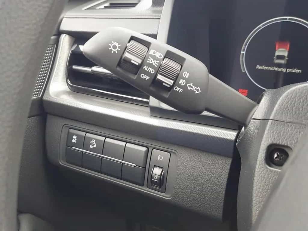 KGM Musso Grand Core 2.2 4WD °Navi°RFK°PDC°Tempomat° null-photo-16
