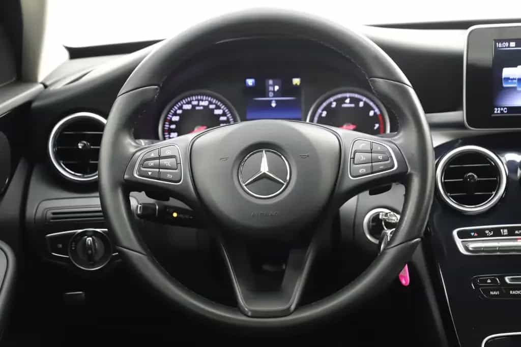 Mercedes-Benz C 200 CGI 184PS 9G Standheizung Navi R-Cam 04/2018-photo-17