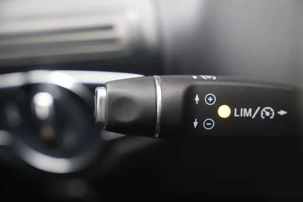 Mercedes-Benz C 200 CGI 184PS 9G Standheizung Navi R-Cam 04/2018-photo-21