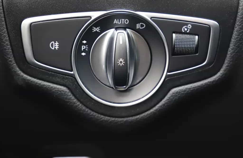 Mercedes-Benz C 200 CGI 184PS 9G Standheizung Navi R-Cam 04/2018-photo-22