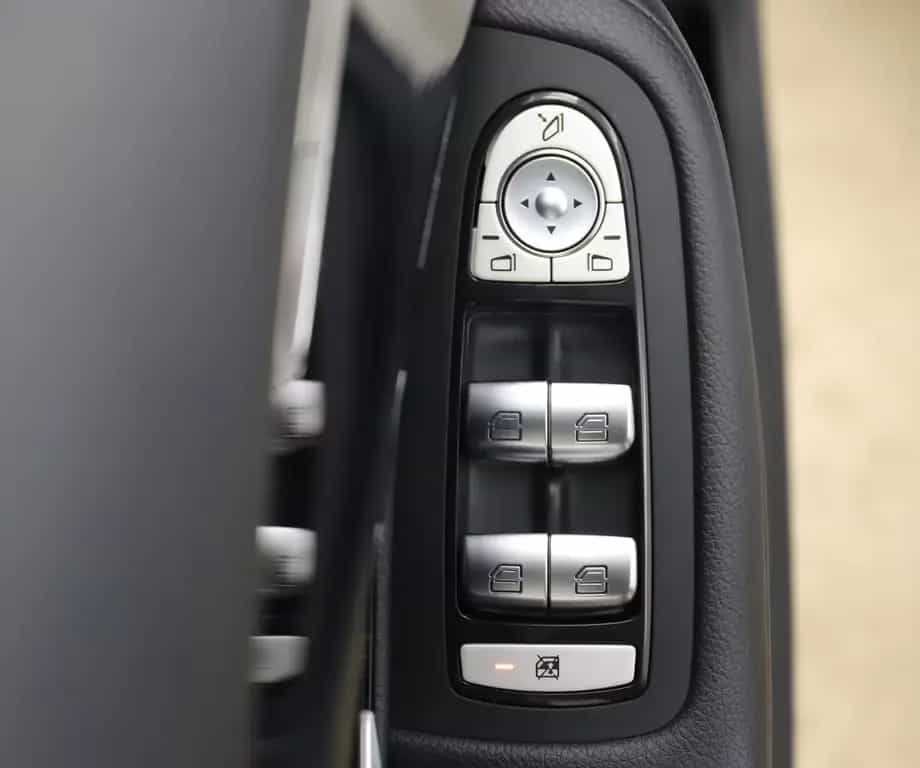 Mercedes-Benz C 200 CGI 184PS 9G Standheizung Navi R-Cam 04/2018-photo-25