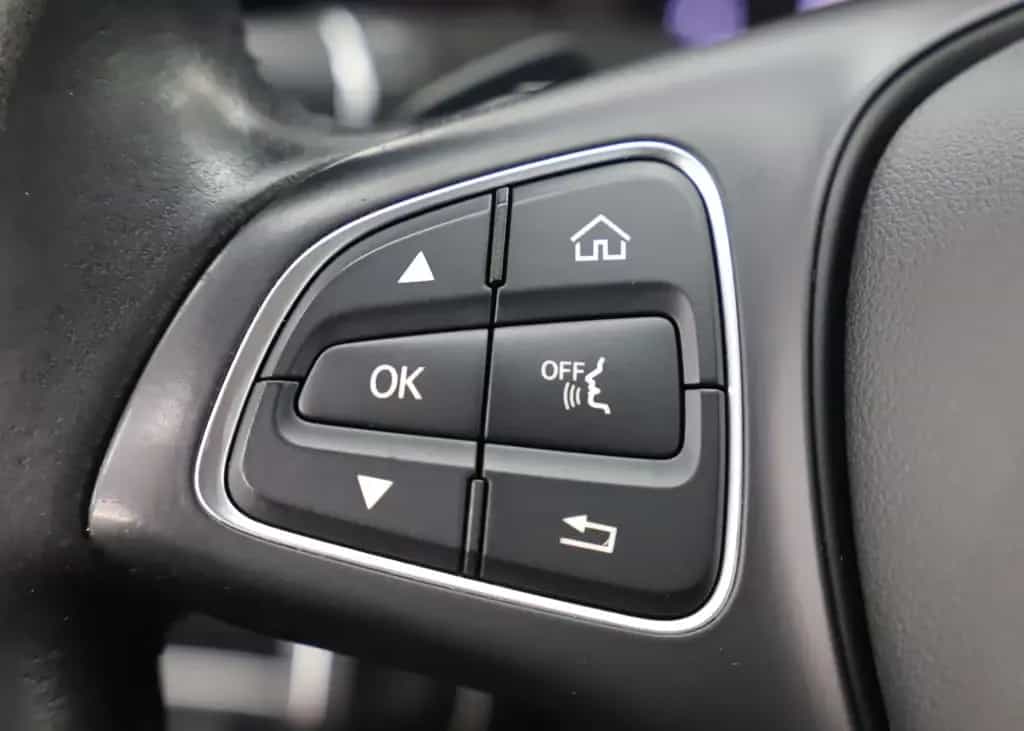 Mercedes-Benz C 200 CGI 184PS 9G Standheizung Navi R-Cam 04/2018-photo-26