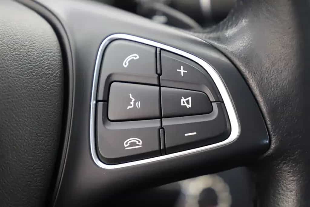 Mercedes-Benz C 200 CGI 184PS 9G Standheizung Navi R-Cam 04/2018-photo-27