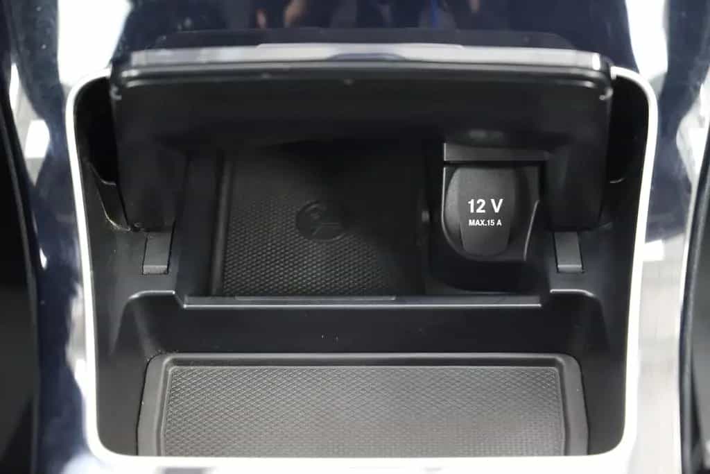 Mercedes-Benz C 200 CGI 184PS 9G Standheizung Navi R-Cam 04/2018-photo-37