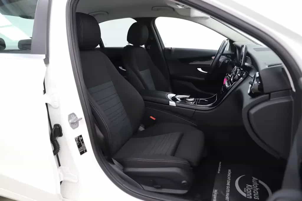 Mercedes-Benz C 200 CGI 184PS 9G Standheizung Navi R-Cam 04/2018-photo-9