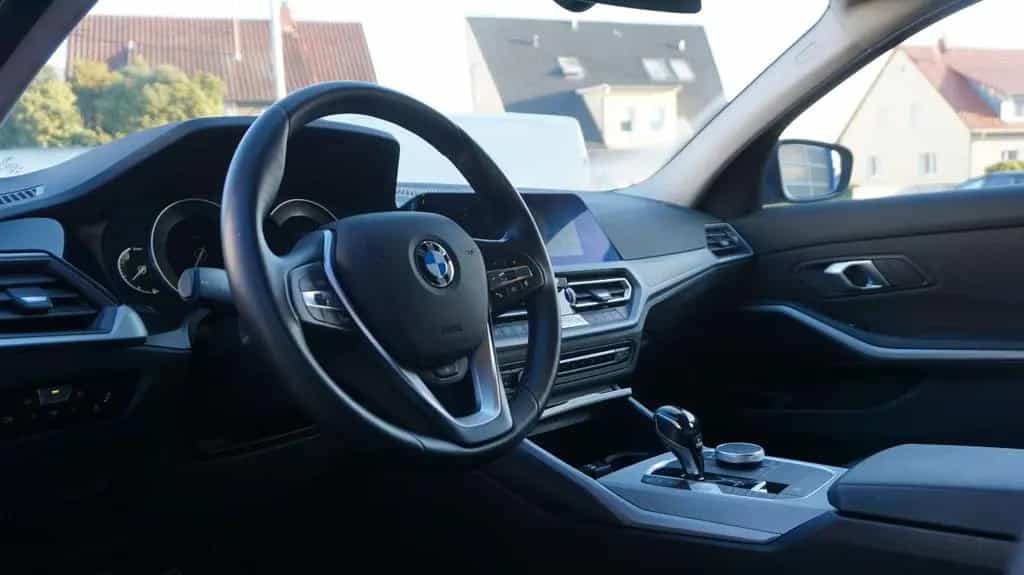 BMW 320 d xDrive Advantage Standheizung Kamera SHZ 06/2020-photo-10
