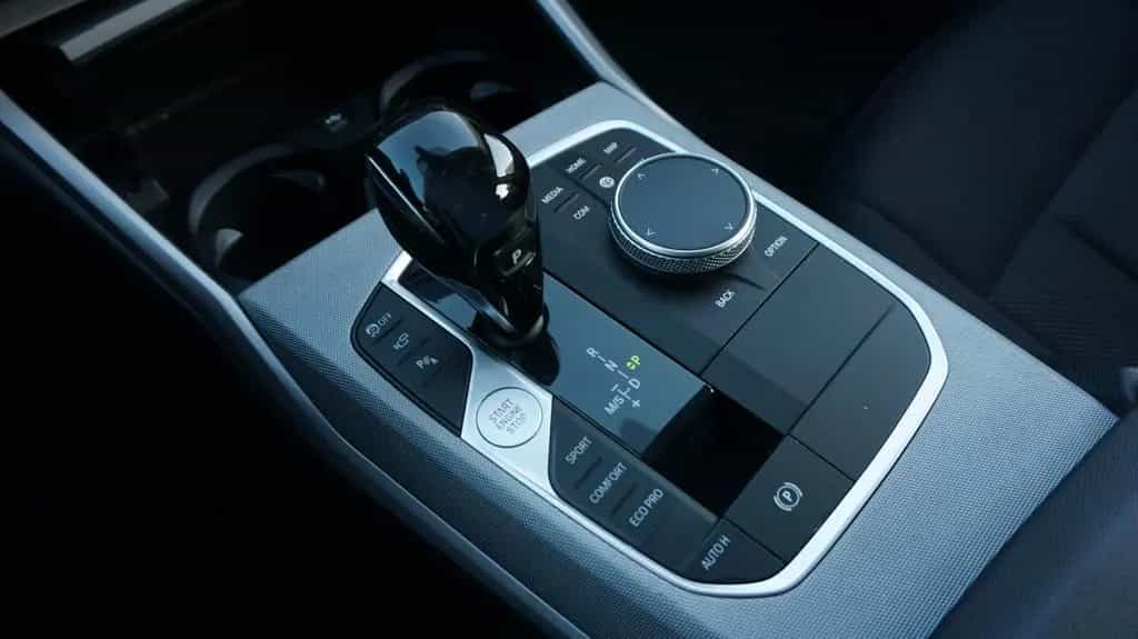 BMW 320 d xDrive Advantage Standheizung Kamera SHZ 06/2020-photo-11