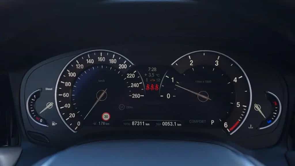 BMW 320 d xDrive Advantage Standheizung Kamera SHZ 06/2020-photo-13