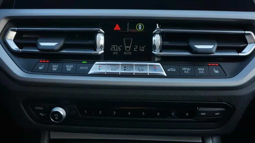 BMW 320 d xDrive Advantage Standheizung Kamera SHZ 06/2020-photo-19